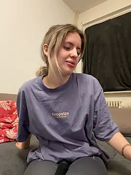 Snapshot of Holly-Glamour chatting on 31, 7, 2026 Holly-Glamour online show from 31, 7, 2026
