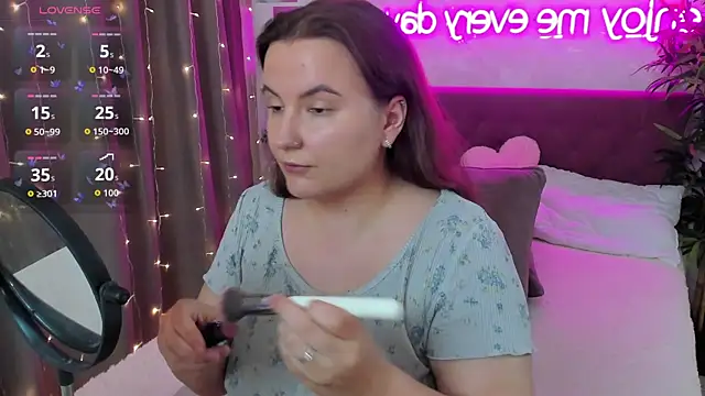 Snapshot of FeralPeach chatting on 11, 7, 2026 FeralPeach online show from 11, 7, 2026