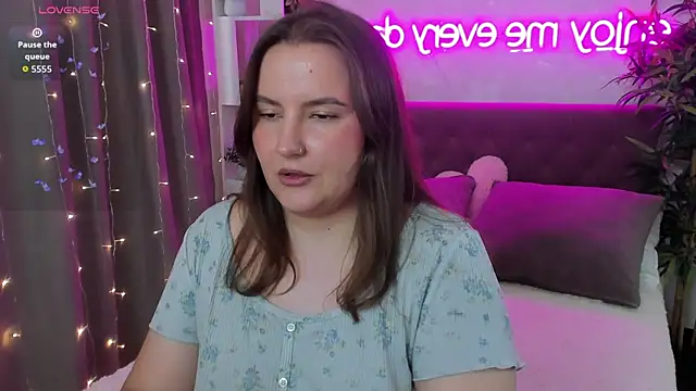 Snapshot of FeralPeach chatting on 13, 7, 2026 FeralPeach online show from 13, 7, 2026