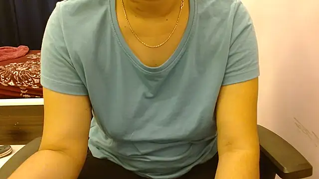 Snapshot of priya__81 chatting on 8, 1, 2025 priya 81 online show from 8, 1, 2025