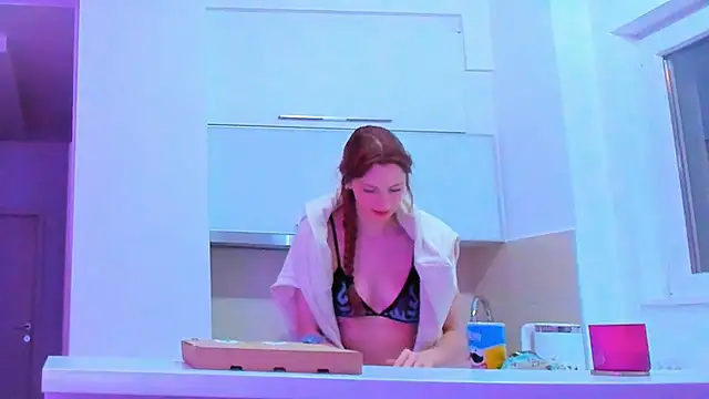 Alyssa Smitt online show from 4, 10, 2025