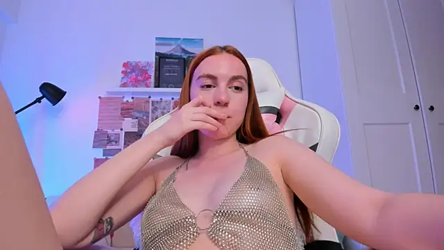 Snapshot of Mia_Madden chatting on 6, 4, 2026 Mia Madden online show from 6, 4, 2026