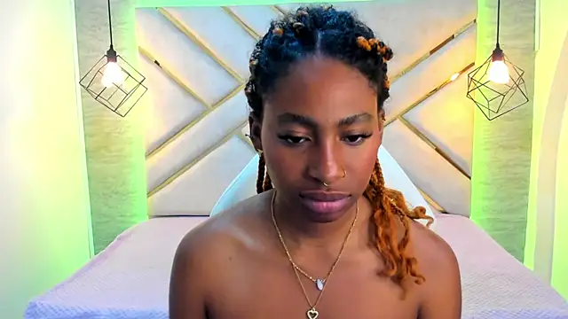 Queen perla  online show from 14, 12, 2024