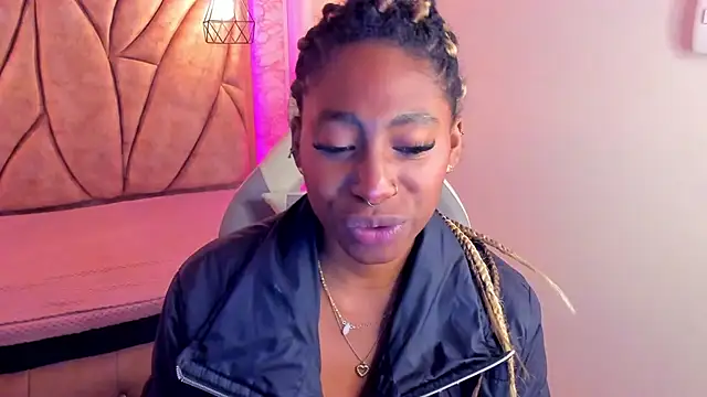Queen perla  online show from 8, 1, 2025