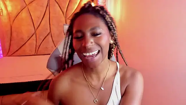 Queen perla  online show from 12, 1, 2025