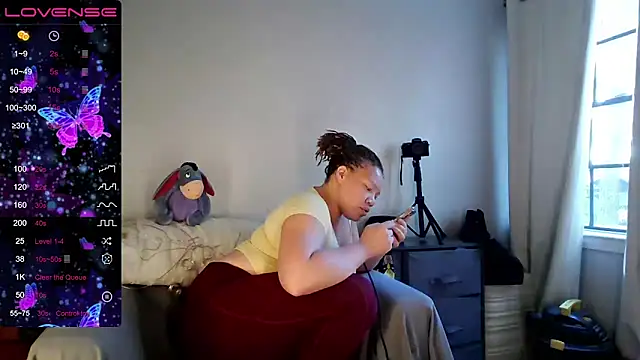 Milfshakecafe online show from 2, 10, 2025