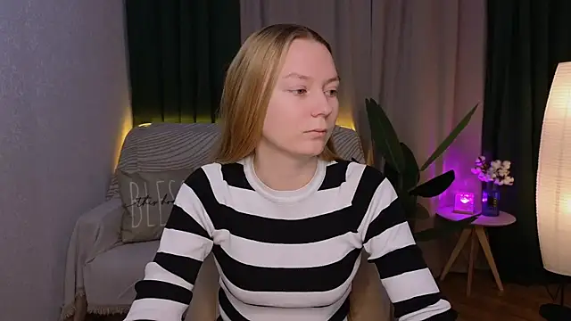 Snapshot of CarolynCohen__ chatting on 5, 12, 2024 CarolynCohen online show from 5, 12, 2024