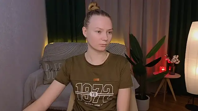 Snapshot of CarolynCohen__ chatting on 6, 12, 2024 CarolynCohen online show from 6, 12, 2024