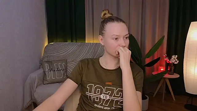 Snapshot of CarolynCohen__ chatting on 6, 12, 2024 CarolynCohen online show from 6, 12, 2024