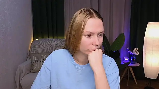 Snapshot of CarolynCohen__ chatting on 10, 12, 2024 CarolynCohen online show from 10, 12, 2024