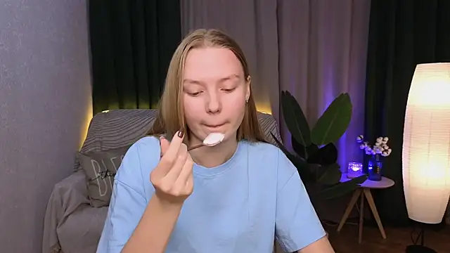 Snapshot of CarolynCohen__ chatting on 10, 12, 2024 CarolynCohen online show from 10, 12, 2024