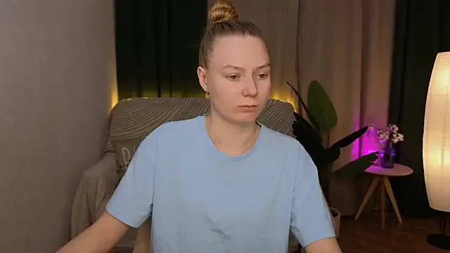 Snapshot of CarolynCohen__ chatting on 4, 2, 2025 CarolynCohen online show from 4, 2, 2025