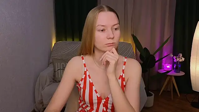 Snapshot of CarolynCohen__ chatting on 10, 2, 2025 CarolynCohen online show from 10, 2, 2025