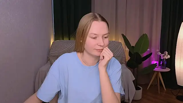 Snapshot of CarolynCohen__ chatting on 12, 2, 2025 CarolynCohen online show from 12, 2, 2025