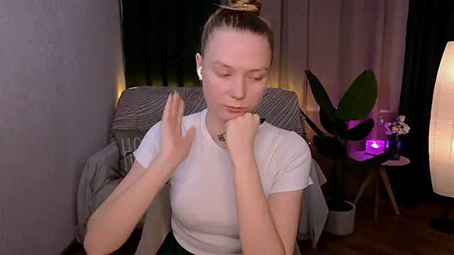 Snapshot of CarolynCohen__ chatting on 16, 2, 2025 CarolynCohen online show from 16, 2, 2025