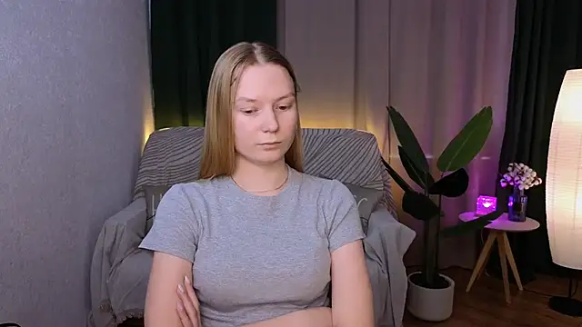 Snapshot of CarolynCohen__ chatting on 18, 2, 2025 CarolynCohen online show from 18, 2, 2025