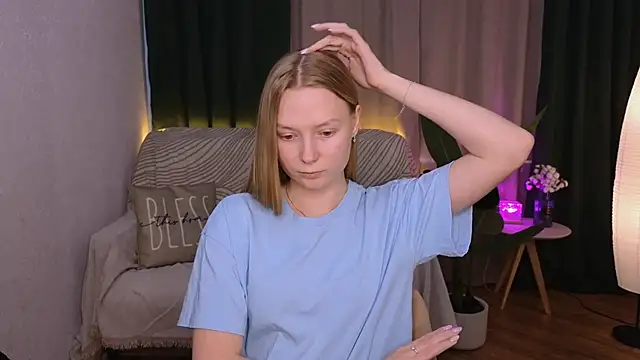 Snapshot of CarolynCohen__ chatting on 23, 2, 2025 CarolynCohen online show from 23, 2, 2025