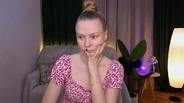 Snapshot of CarolynCohen__ chatting on 4, 3, 2025 CarolynCohen online show from 4, 3, 2025