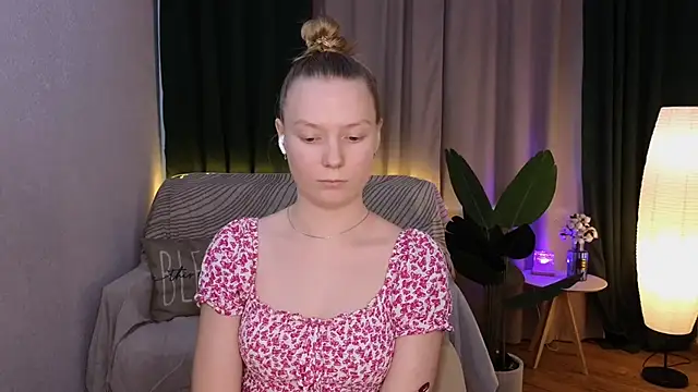 Snapshot of CarolynCohen__ chatting on 4, 3, 2025 CarolynCohen online show from 4, 3, 2025