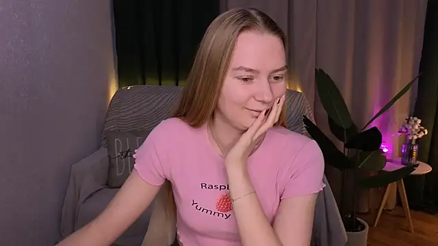 Snapshot of CarolynCohen__ chatting on 7, 3, 2025 CarolynCohen online show from 7, 3, 2025