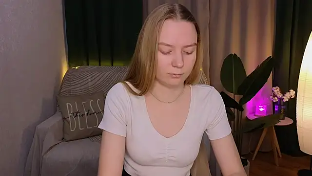 Snapshot of CarolynCohen__ chatting on 10, 3, 2025 CarolynCohen online show from 10, 3, 2025