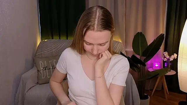 Snapshot of CarolynCohen__ chatting on 10, 3, 2025 CarolynCohen online show from 10, 3, 2025