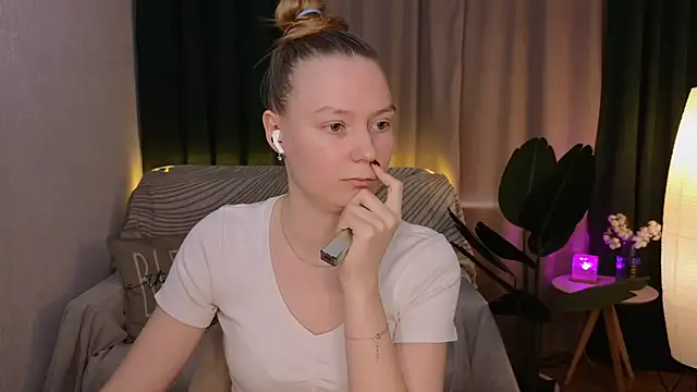 Snapshot of CarolynCohen__ chatting on 22, 3, 2025 CarolynCohen online show from 22, 3, 2025