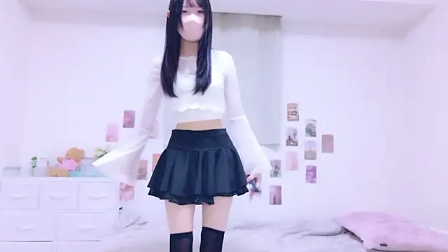 Snapshot of Suzu_ch_xx chatting on 16, 10, 2025 Suzu ch xx online show from 16, 10, 2025