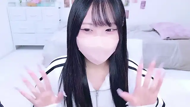 Snapshot of Suzu_ch_xx chatting on 19, 10, 2025 Suzu ch xx online show from 19, 10, 2025