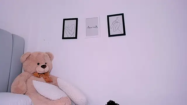 Snapshot of DannaHyde chatting on 28, 1, 2025 DannaHyde online show from 28, 1, 2025