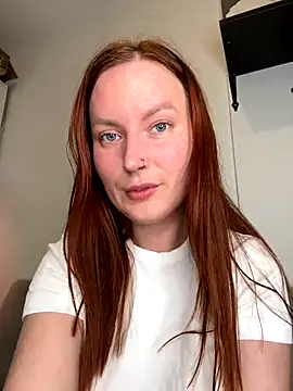 Snapshot of EmmaWarren chatting on 24, 10, 2025 EmmaWarren online show from 24, 10, 2025