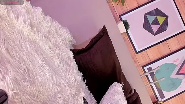 Snapshot of IzzyWild chatting on 25, 2, 2025 IzzyWild online show from 25, 2, 2025