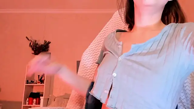 Snapshot of Britney_Ross chatting on 7, 3, 2026 Britney Ross online show from 7, 3, 2026