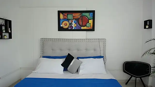 Chiqui milk  online show from 7, 2, 2025