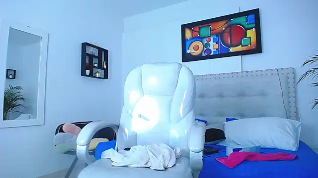 Chiqui milk  online show from 1, 3, 2025