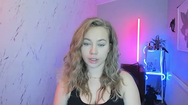Snapshot of holly_xglam chatting on 23, 10, 2025 holly xglam online show from 23, 10, 2025