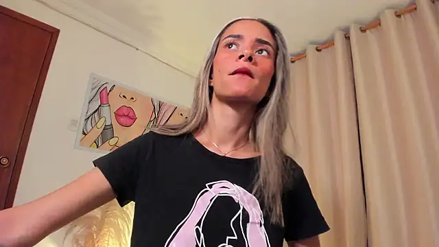 Snapshot of SkiinnyAna chatting on 1, 2, 2026 SkiinnyAna online show from 1, 2, 2026