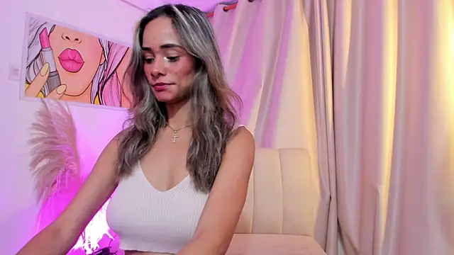 Snapshot of SkiinnyAna chatting on 4, 4, 2026 SkiinnyAna online show from 4, 4, 2026