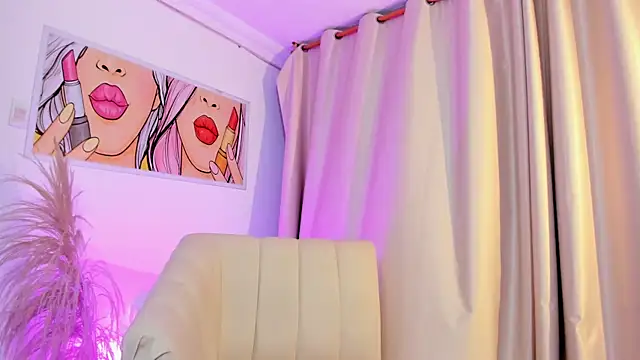 Snapshot of SkiinnyAna chatting on 10, 4, 2026 SkiinnyAna online show from 10, 4, 2026