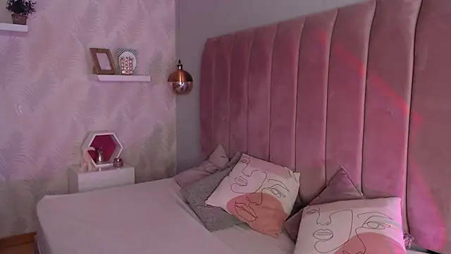 Snapshot of LeenaBrown chatting on 9, 11, 2025 LeenaBrown online show from 9, 11, 2025