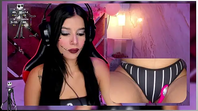 Snapshot of SweetieCloe_ chatting on 14, 10, 2025 SweetieCloe  online show from 14, 10, 2025