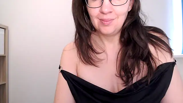 Ella Next Door online show from 22, 12, 2025