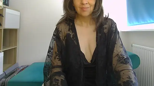 Ella Next Door online show from 15, 5, 2026
