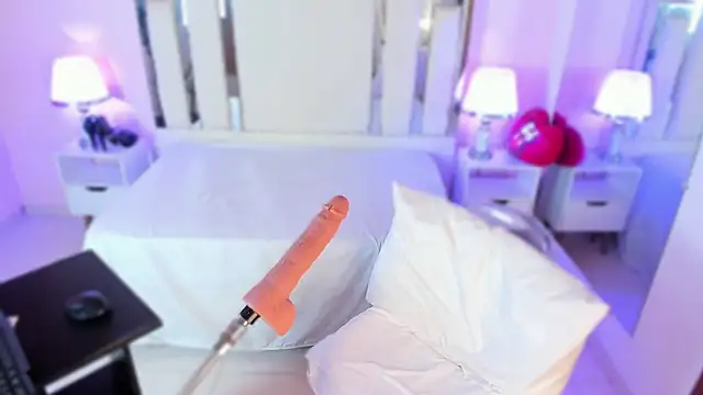 Snapshot of Miliaangeles chatting on 3, 11, 2025 Miliaangeles online show from 3, 11, 2025