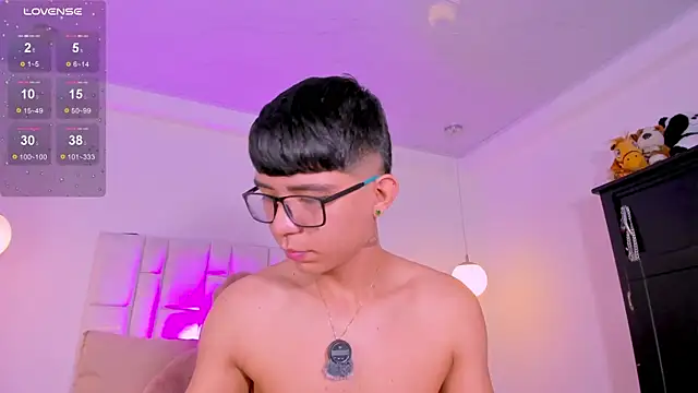 Snapshot of CodyTwink chatting on 8, 4, 2026 CodyTwink online show from 8, 4, 2026