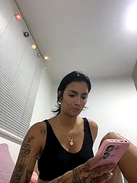 Snapshot of DeuxGold chatting on 11, 10, 2025 DeuxGold online show from 11, 10, 2025