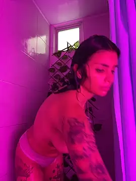 Snapshot of DeuxGold chatting on 23, 10, 2025 DeuxGold online show from 23, 10, 2025