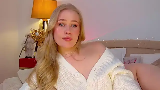 JuliaJaee online show from 1, 1, 2025