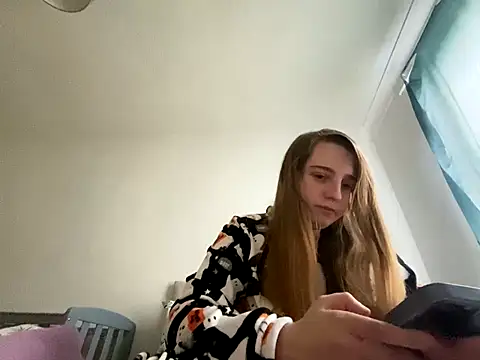 Snapshot of EvieRoseex chatting on 3, 11, 2025 EvieRoseex online show from 3, 11, 2025