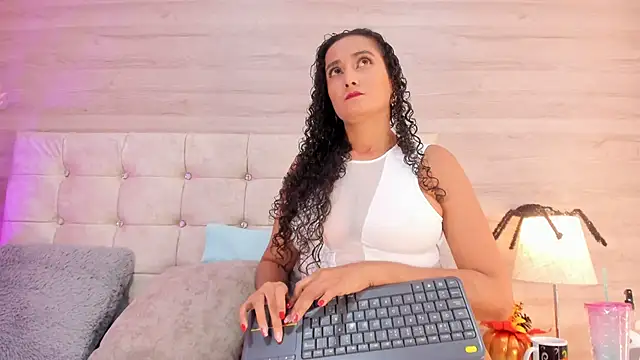 Snapshot of Holyjacky_ chatting on 26, 10, 2025 Holyjacky  online show from 26, 10, 2025